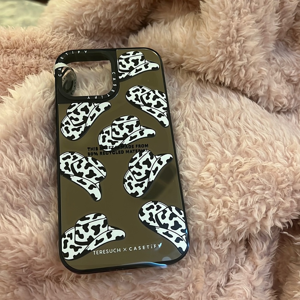 I am selling a iPhone 13 Pro Max phone case that has never been used.